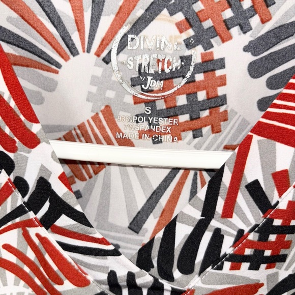 Divine Stretch Abstract Print Scrub Top - Picture 4 of 5